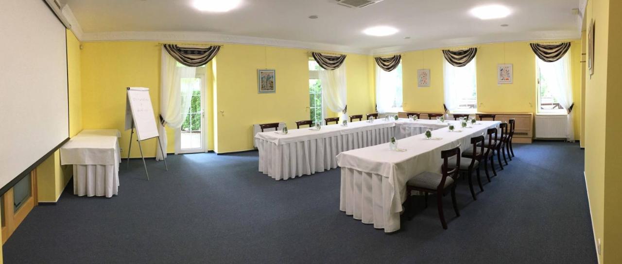 Parkhotel Na Baracke Nova Dubnica Exterior photo
